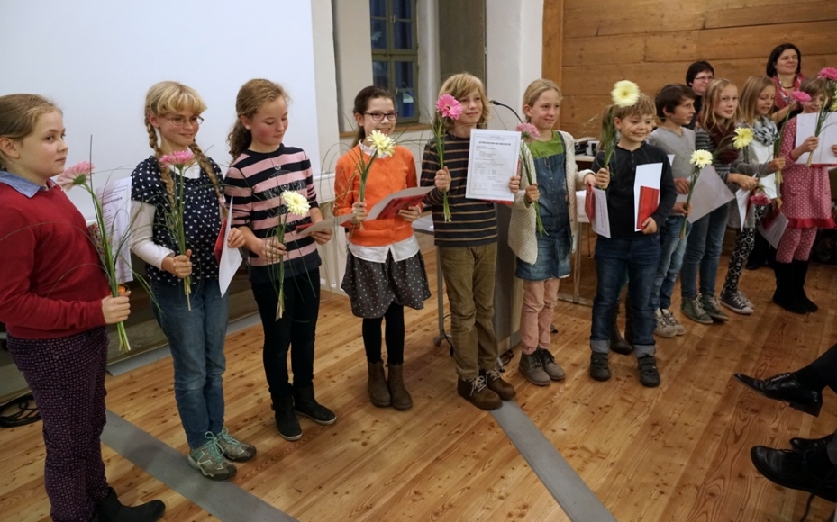 tl_files/dualingo_neu/News 2014 2015/Delf Zeugnisuebergabe (3).jpg